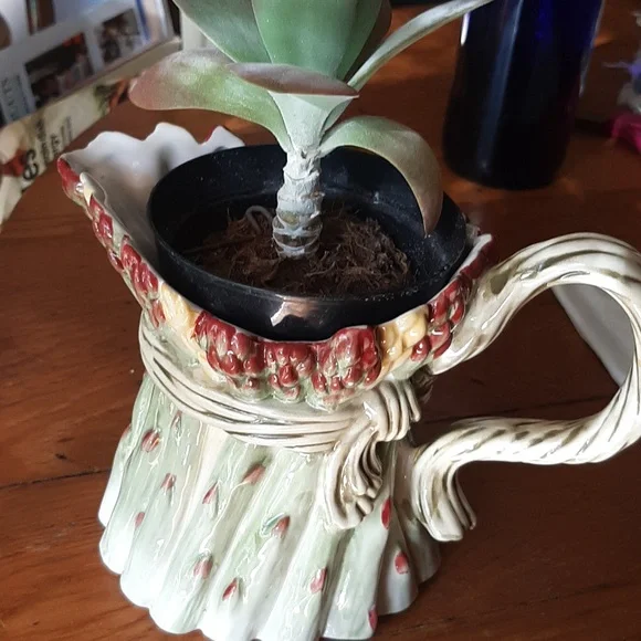 Asparagus Ceramic Pitcher - Picture 6 of 6